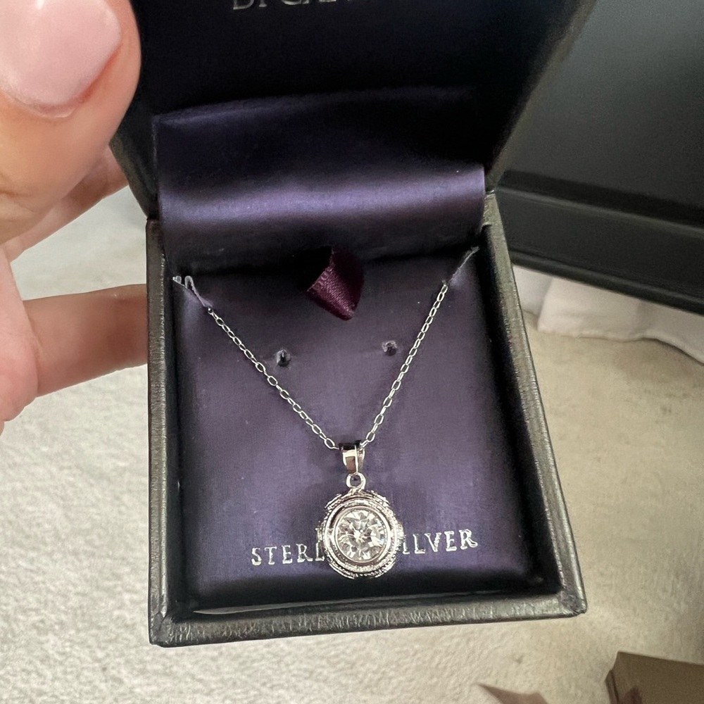 contessa di capri sterling silver necklace nwt never worn
original box